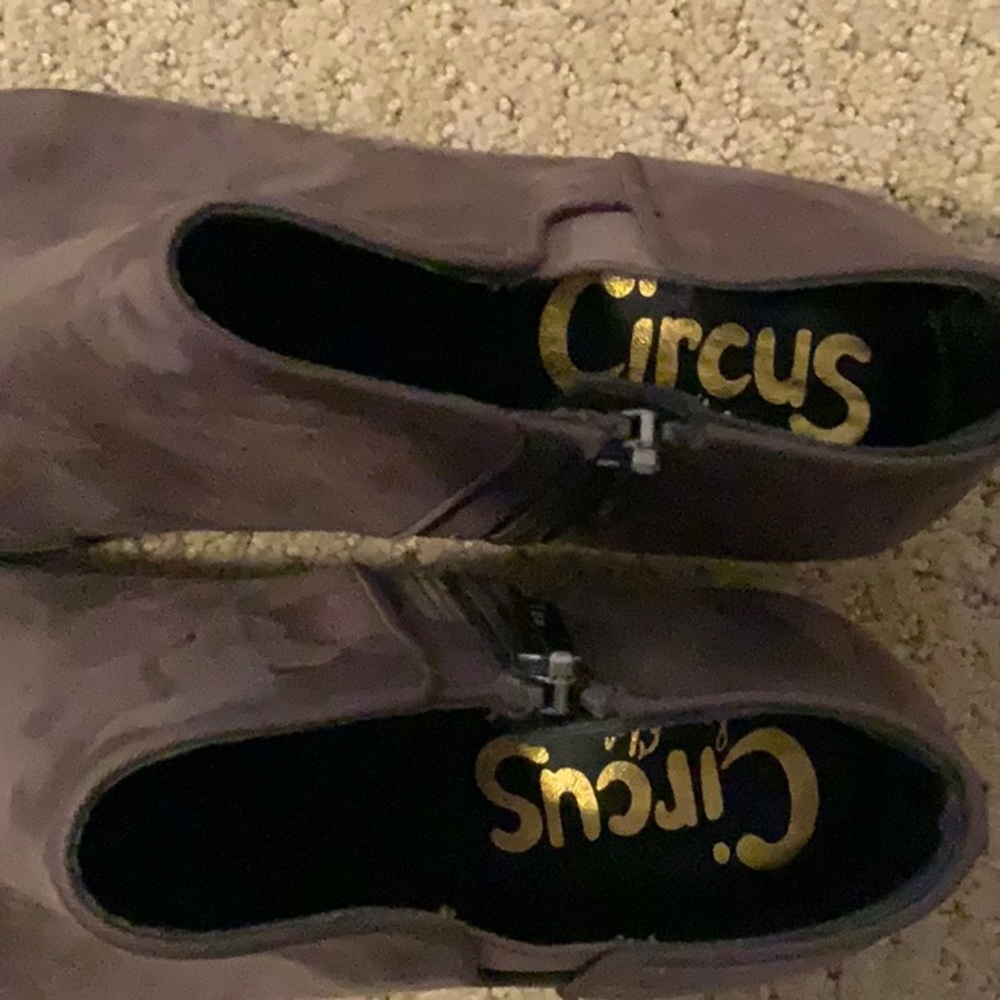 Super Cute Circus Boot! - image 3